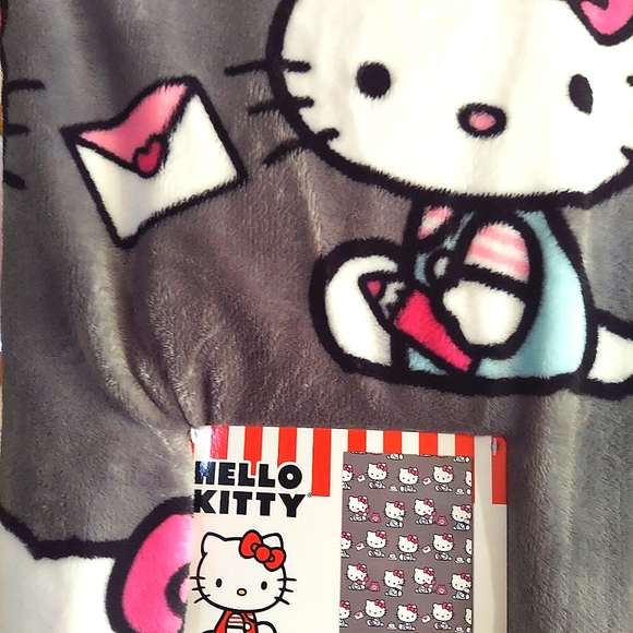 NWT Hello Kitty Twin Plush Fleece Blanket - Picture 3 of 4